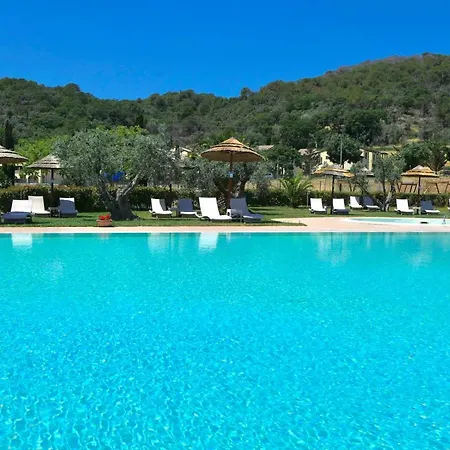 Aparthotel 5 Beds, First Floor With Private Outdoor Area, In With Swimming-pool