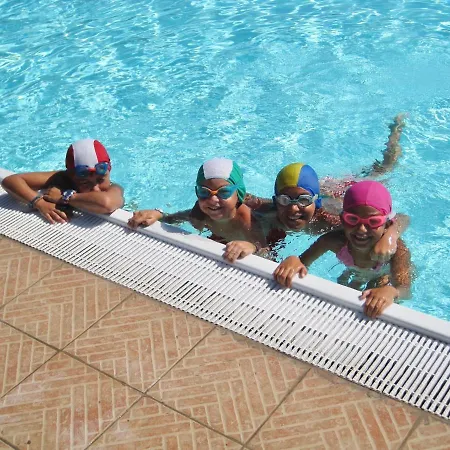 5 Beds, First Floor With Private Outdoor Area, In With Swimming-pool Aparthotel